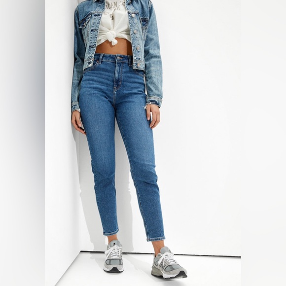 American Eagle Outfitters Denim - American Eagle Mom Jeans Size 4